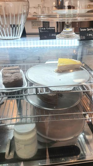 Display of cakes at Pele-Mele in Berlin