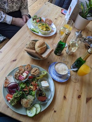 Englisches Frühstück und das Pêle-Mêle Frühstück at Pele-Mele in Berlin