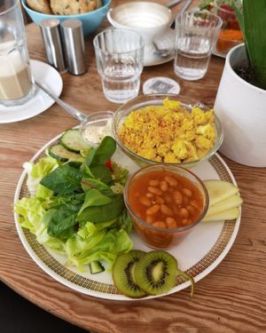 Englischer Frühstücksteller für 12,50 Euro at Pele-Mele in Berlin