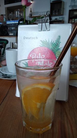 Orangen-Lavendel Limonade at Pele-Mele in Berlin