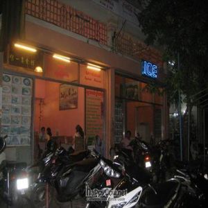 Surn Yi Mei Shi Guan Facade at Surn Yi Vegetarian Restaurant in Phnom Penh