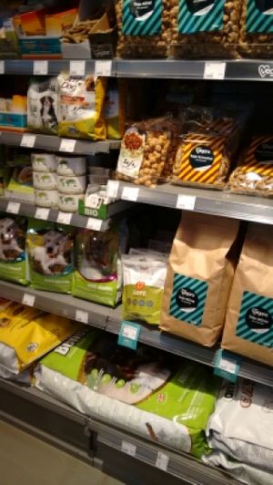 vegan pet food at Veganz in Berlin