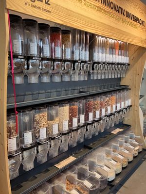 Package free dry food, love that at Veganz in Berlin