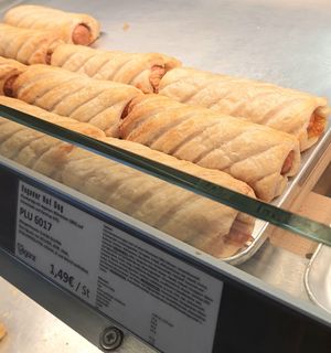 vegan hot dog #Veganuary at Veganz in Berlin