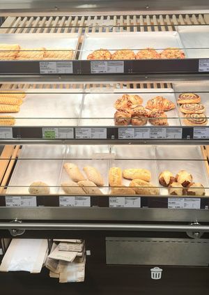 fresh bakery items #Veganuary at Veganz in Berlin