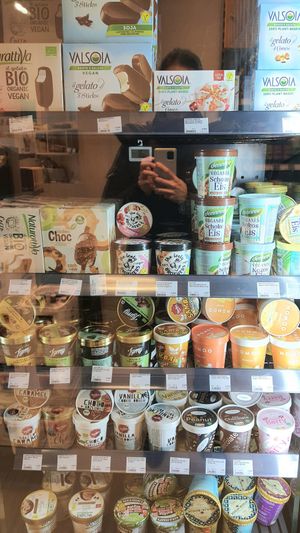 vegan icecream #Veganuary at Veganz in Berlin