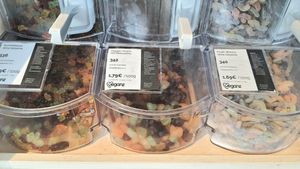 jelly sweets (zero-waste filling station) #Veganuary at Veganz in Berlin