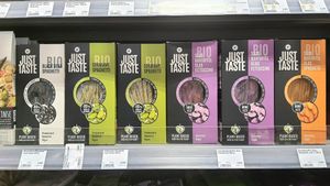 colorful noodles #Veganuary at Veganz in Berlin