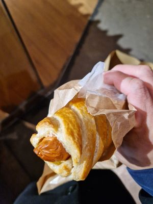 Hot dog at Veganz in Berlin