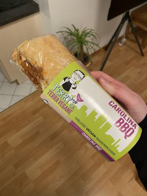 Terry’s Terra Vegane Carolina BBQ sandwich  at Veganz in Berlin