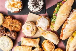 Muchísimas variedades 🥰🥰🥰 at Coronats in Valencia