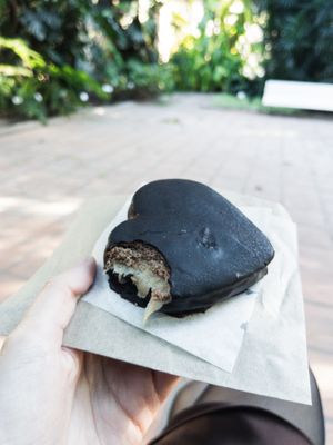 Alfajor de chocolate   at Coronats in Valencia