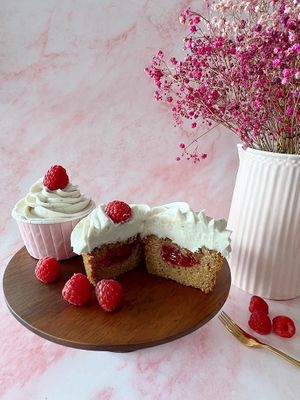 Vanilla Raspberry Cupcake at Planted Planet in Melide