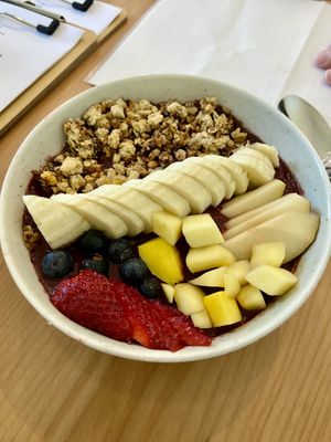 Açaí Bowl  at mi . . . Café & Bar in Moerfelden-walldorf