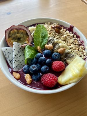 Açaí Bowl  at mi . . . Café & Bar in Moerfelden-walldorf