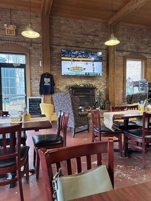 Dining  at Paw Paw Pizza Co. in Paw Paw