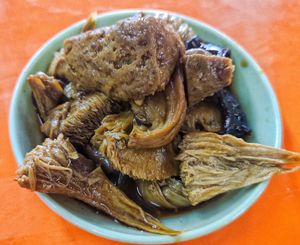 braised monkey head mushroom at Ci Xin Da Ai Gong De Zai - 慈心大愛功德齋 in Johor Bahru