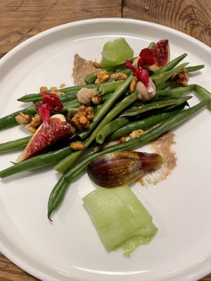 Fig and board bean salad  at Rasoterra in Barcelona