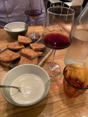 Ahoblanco soup with pan con tomate at Rasoterra in Barcelona