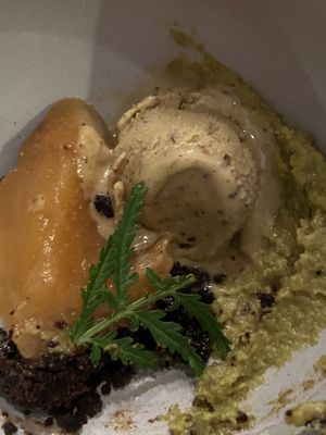 Cardamom pear, Cacao, pistachio… just yum! at Rasoterra in Barcelona