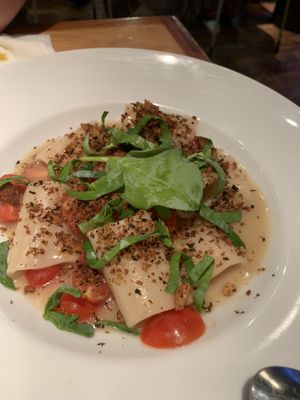 Pasta with oyster leaf ad cherry tomatoes    at Rasoterra in Barcelona