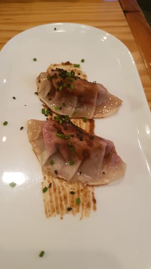 Gyozas de remolacha con teriyaki at Rasoterra in Barcelona