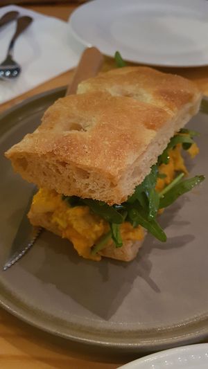 Focaccia con kimchi artesano, paté de zanahoria y rúcula at Rasoterra in Barcelona