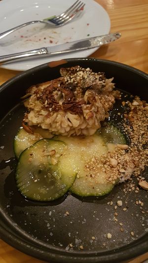Seta maitake a la plancha, mole blanco, calabacín y polvo de almenda. at Rasoterra in Barcelona