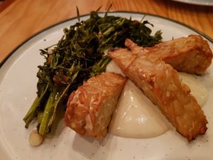 Almond tempeh with white chocolate at Rasoterra in Barcelona