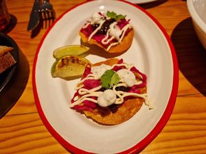 TACOS de sindria marinada col llombarda encurtida, salsa de tàperes i veganesa picant at Rasoterra in Barcelona