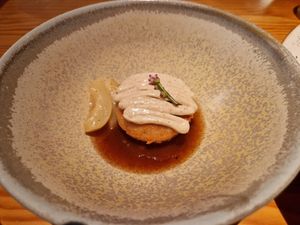 Cake ganache d'AVELLANA de Reus, peres especiades at Rasoterra in Barcelona