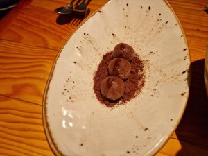 TRUFES al wasabi, terra de xocolata, caramel salat at Rasoterra in Barcelona