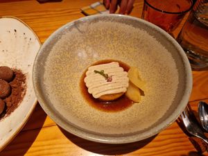 Cake ganache d'AVELLANA de Reus, peres especiades at Rasoterra in Barcelona