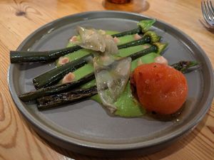 Sweet onion flowers, roasted tomato and green bean cream at Rasoterra in Barcelona