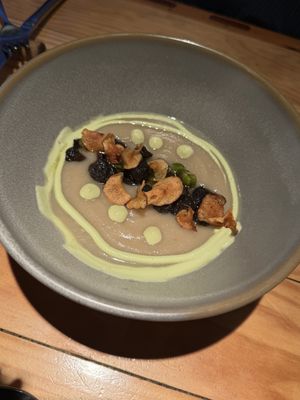 Jerusalem artichoke soupp  at Rasoterra in Barcelona