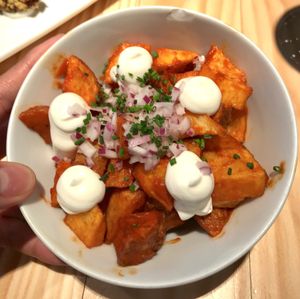 Bravas potatoes with hot tomato sauce, vegan allioli, red onion and chive.
This was very tasty and super filling haha. A staple Catalonian tapa that they veganized. Would recommend to share. at Rasoterra in Barcelona