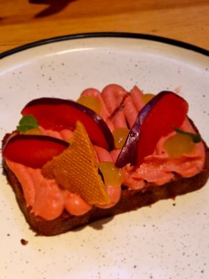 Prune SPONGE, black plum cream, oil emulsion, cornet at Rasoterra in Barcelona