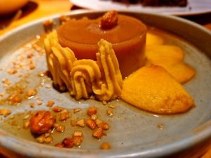 Chai PUDDING, yellow peach, caramelized Collaret peanuts (gf) at Rasoterra in Barcelona