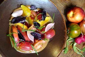 Summer heirloom tomato salad at Rasoterra in Barcelona