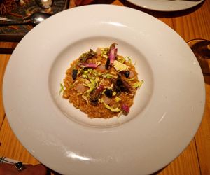 ARRÒS de Pals integral mantecat amb miso, bolets, kalets, cols de Brussel-les, all negre at Rasoterra in Barcelona