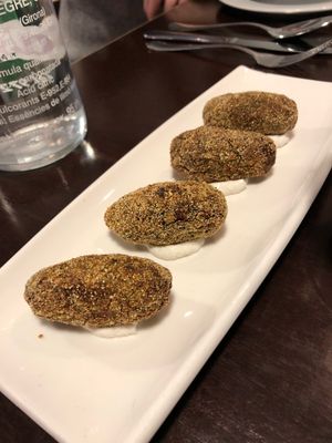 vegan spinach croquetas at Rasoterra in Barcelona