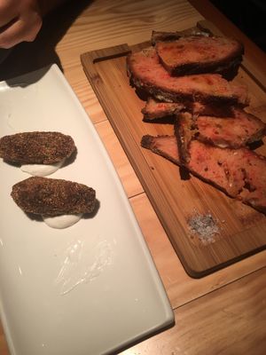 Croquettes & Pan con tomate at Rasoterra in Barcelona