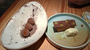 Trufes al wasabi i oda a l'oli d'oliva at Rasoterra in Barcelona