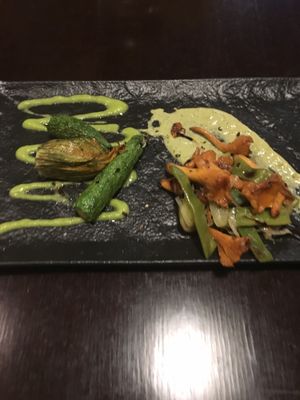 courgette/courgette flower/mushroom mix at Rasoterra in Barcelona