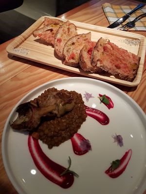 lentils dish and bread with tomatoes and salt at Rasoterra in Barcelona