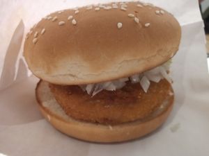 Visburger at Pepas Vegan Frituur in Leuven