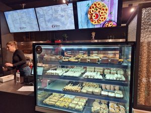 Counter and menu at Pepas Vegan Frituur in Leuven