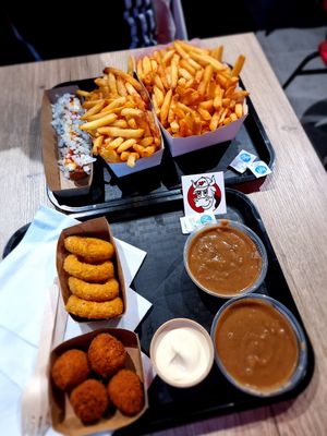 Fries and snacks at Pepas Vegan Frituur in Leuven