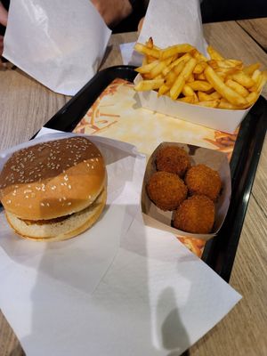 Bitterballen and chicken burger at Pepas Vegan Frituur in Leuven