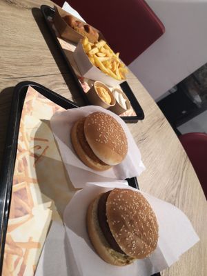 Burgers, snacks and fries at Pepas Vegan Frituur in Leuven